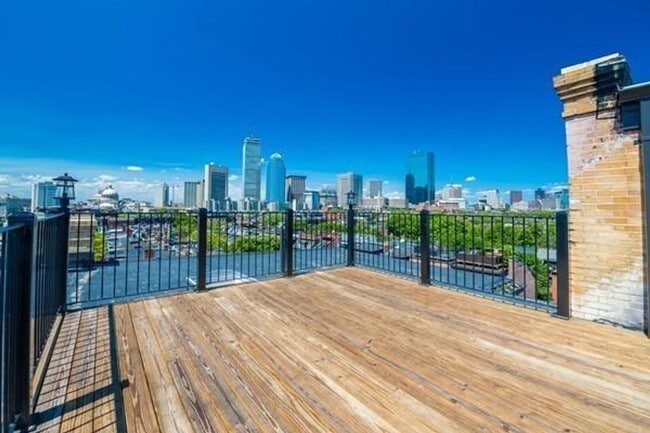 Building Photo - Amazing 3 bed 1 bath in the South End.... Sept 1st move in