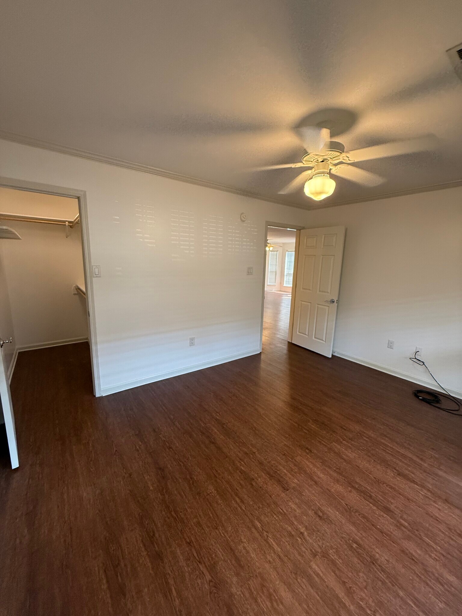 Building Photo - 529 Versailles Blvd