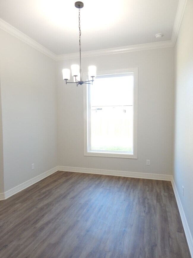 Building Photo - Whitehouse ISD! Gorgeous 4 Bedroom, 2 Bath...