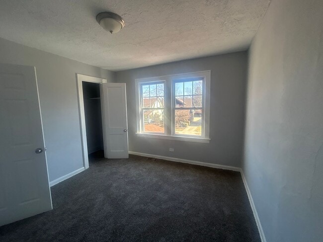 Building Photo - Cleveland Heights 4 bedroom single