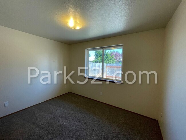 Building Photo - 4318 S Alder St