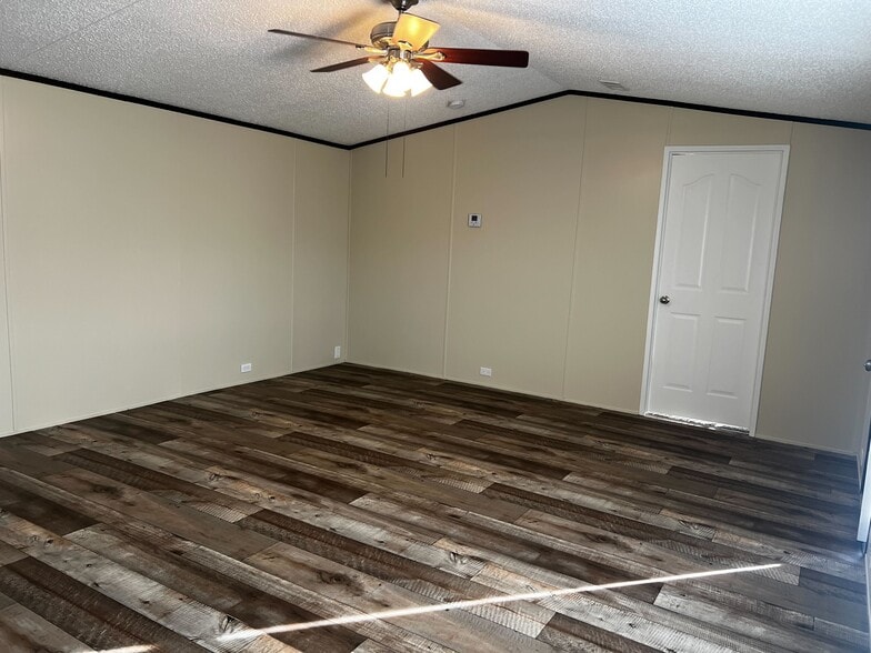 Building Photo - 709 N Collins Fwy