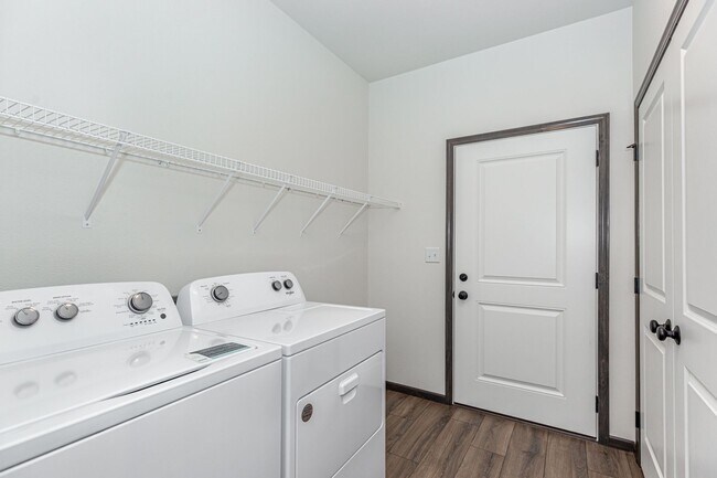 Building Photo - 3-bedroom, 2-bathroom South Fargo Family Home w/ 2 Stall Garage