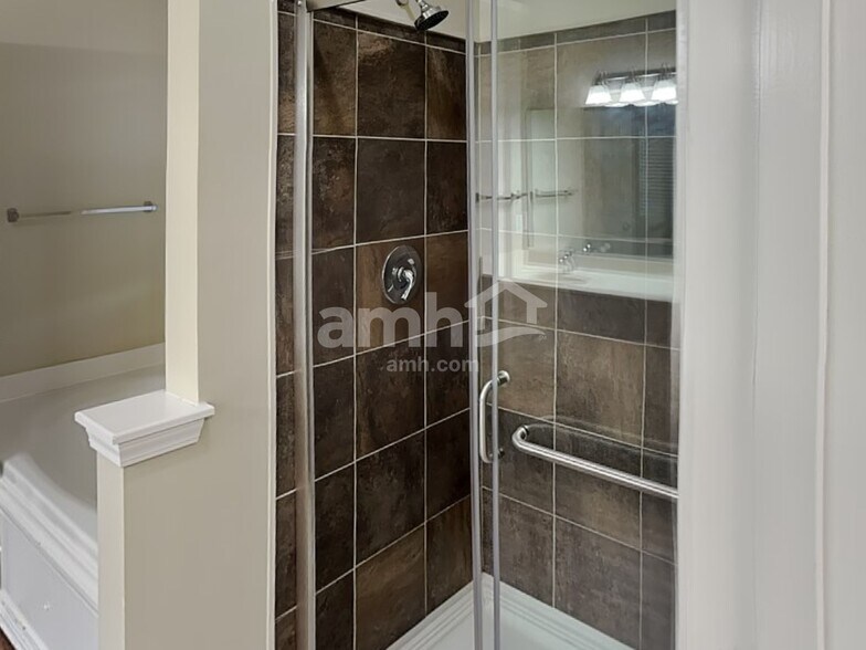 Building Photo - 2042 Keene Cir