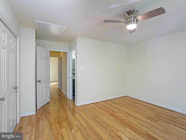 Building Photo - 1128 N Taylor St