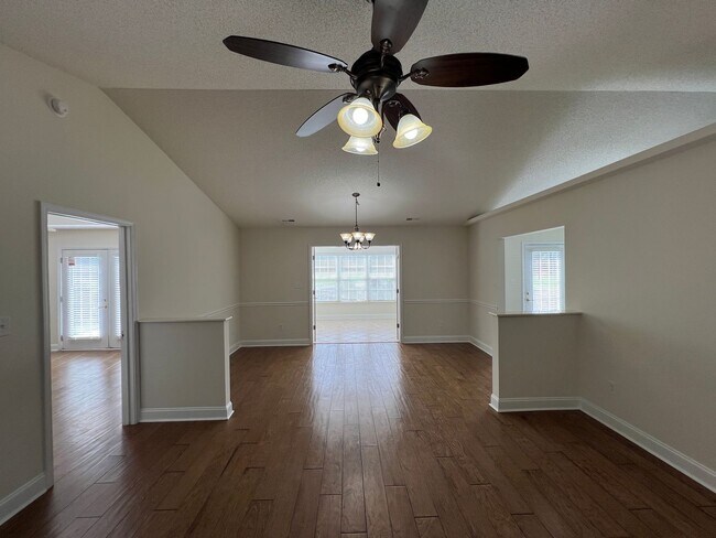 Building Photo - 154 Regency Dr