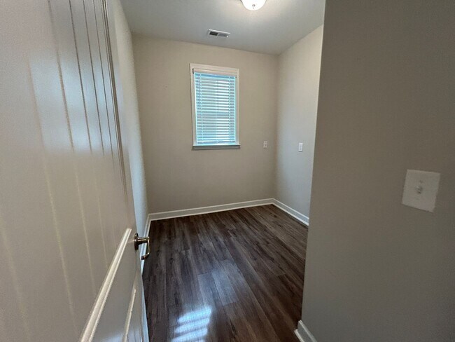 Building Photo - 79 Mornington Pl