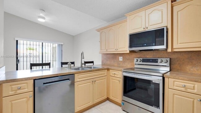Building Photo - 2524 W 65th St