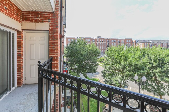 Building Photo - The Brownstones At Englewood South