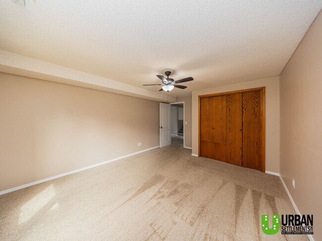 Building Photo - 8421 E Columbia Dr