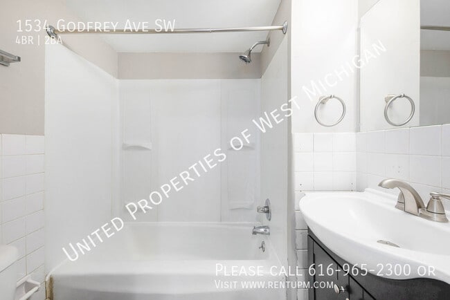 Building Photo - 4 Bed, 2 Bath Home | Spacious Kitchen | Ce...