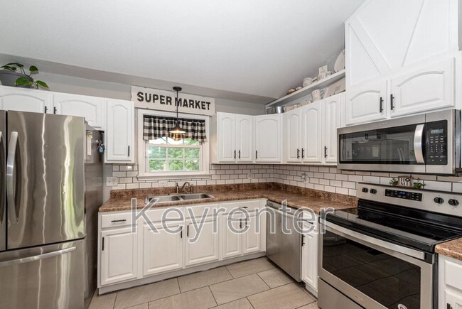 Building Photo - 2152 Ridgecrest Dr