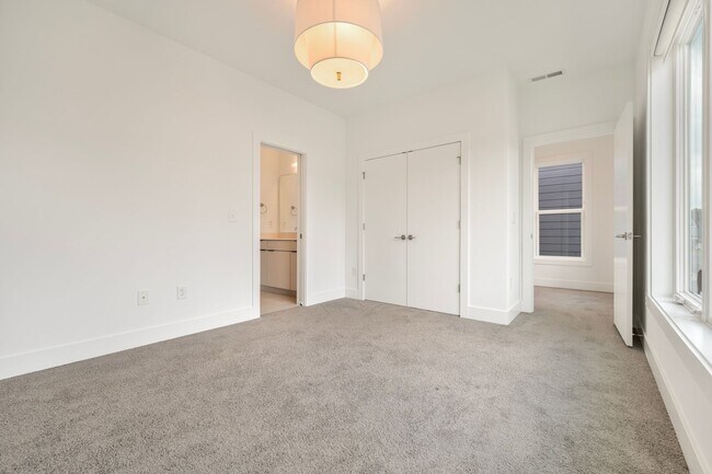 Building Photo - Modern 4 Bedroom and Fenced Yard in Chatham Park Pittsboro!