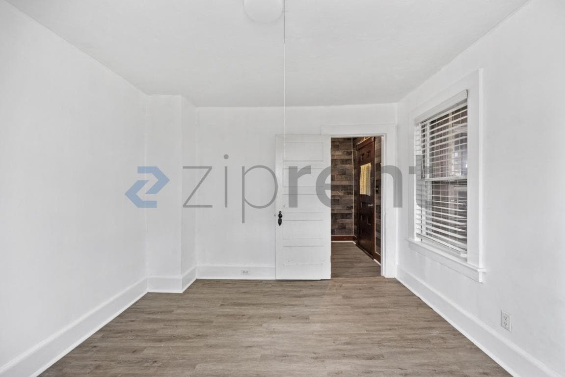 Building Photo - Unit 1 st floor