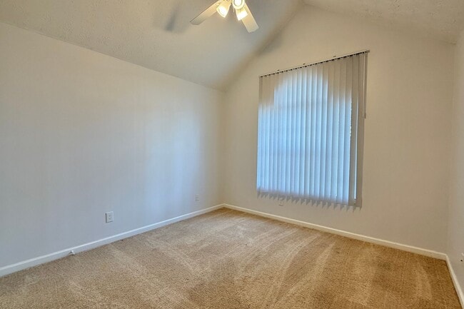 Building Photo - AVAILABLE NOW! (No Pets)