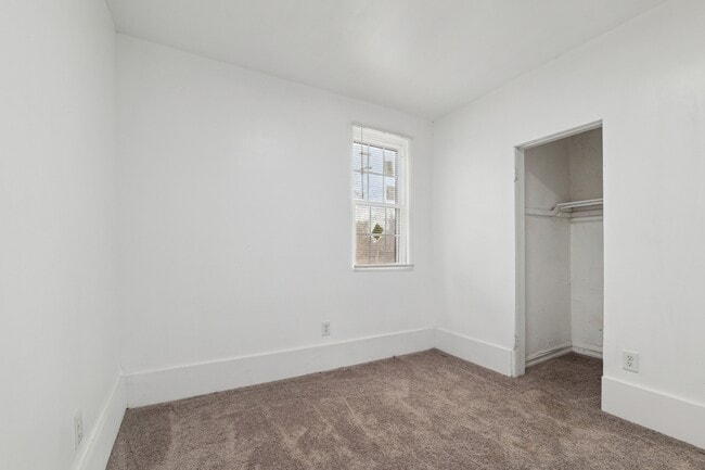 Building Photo - 1478 Helen St