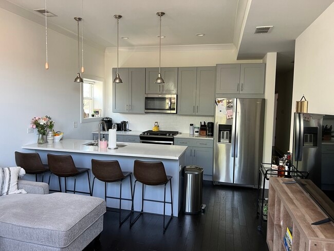 Building Photo - 161 W Schiller St