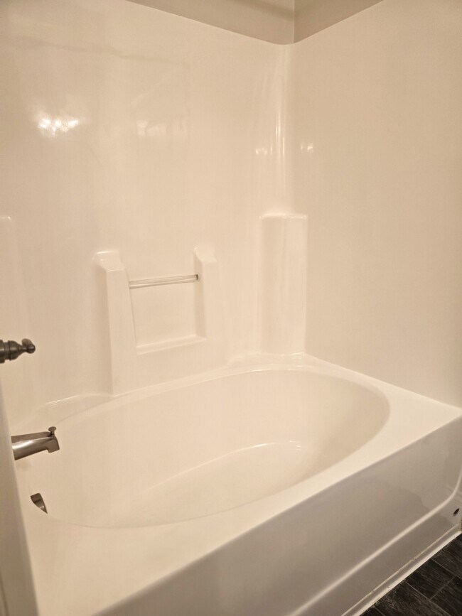 Building Photo - 215 Claudia Dr