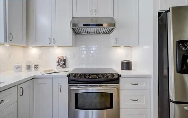 Building Photo - Spacious Single Family Home