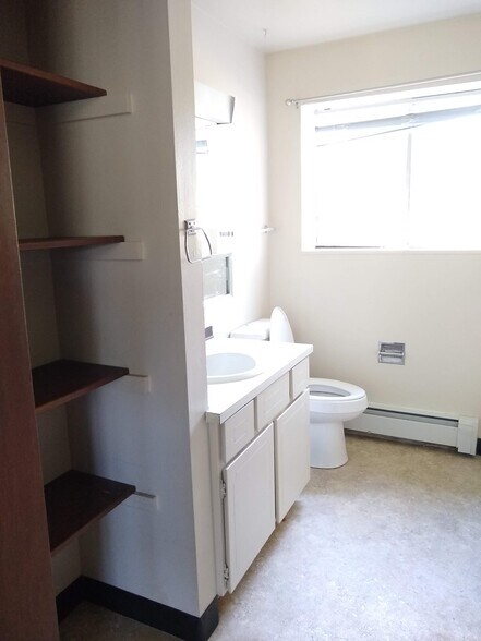 Building Photo - 1117 Cedar Ln