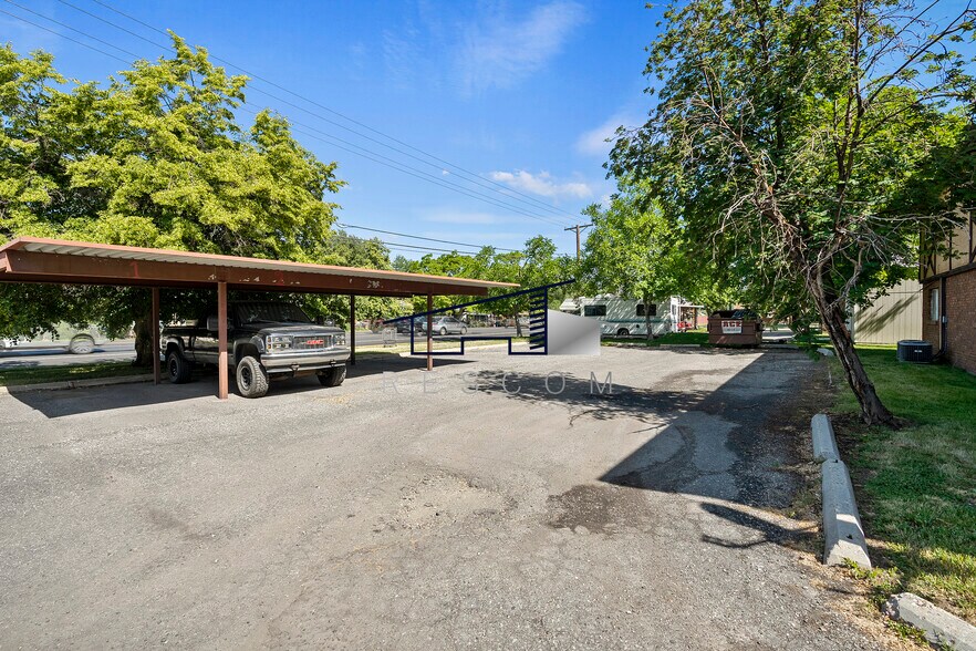 Building Photo - 221 N Pingree Ave