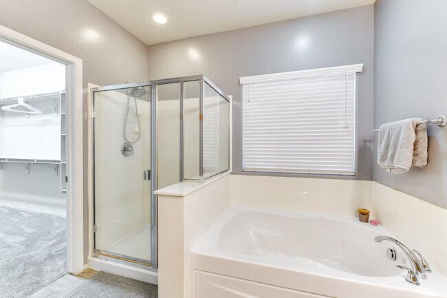 Building Photo - 2313 N Presidential Dr