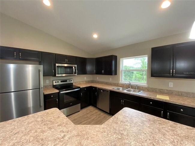 Building Photo - 745 Marion Oaks Manor