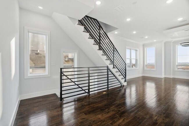 Building Photo - 122 Terrace Ave