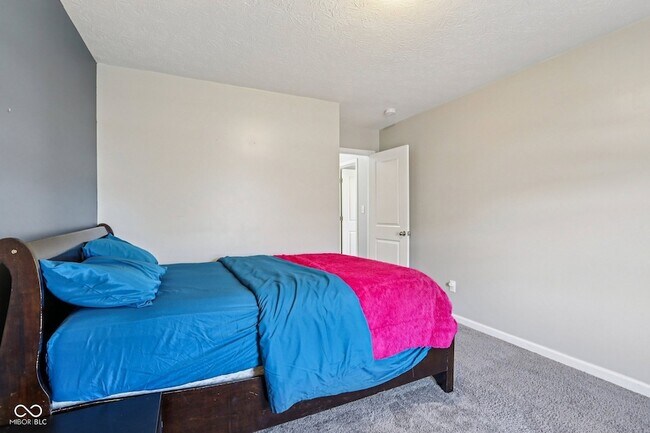 Building Photo - 6673 Laurelwood Dr