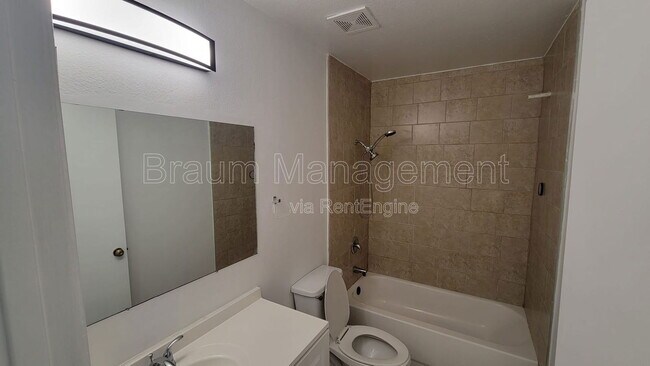 Building Photo - 14801 Delano St