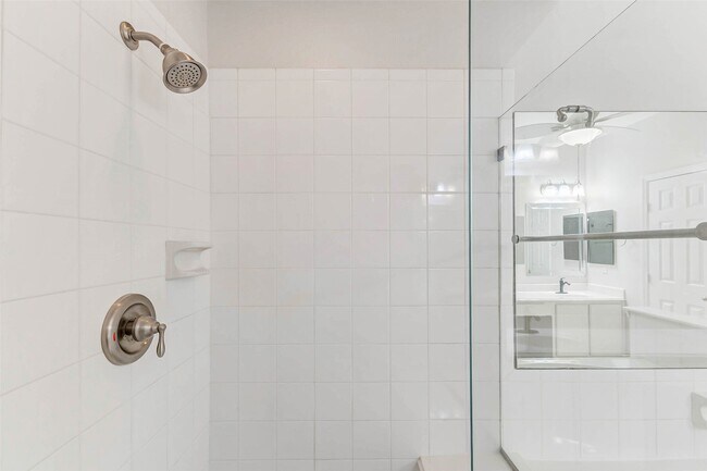 Building Photo - 10210 Thornmont Ln