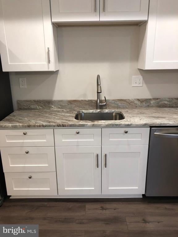 Building Photo - 14 Stonehenge Cir