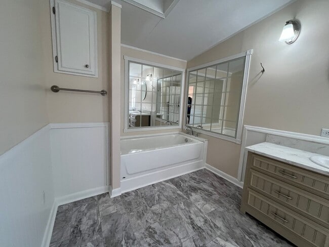 Building Photo - Newly renovated 3 Bedroom, 2 Bathroom Manufactured Home Just outside of Live Oak