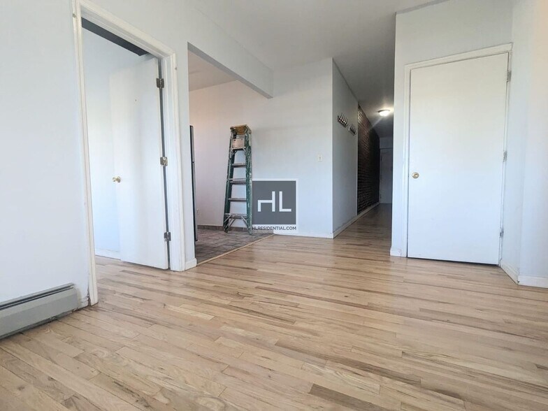 Building Photo - 36 AVENUE