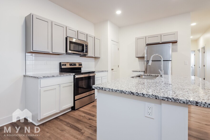 Building Photo - 5802 E Bristol Cir