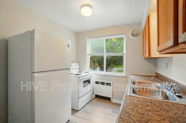 Building Photo - 3919 E Gatewood Ln