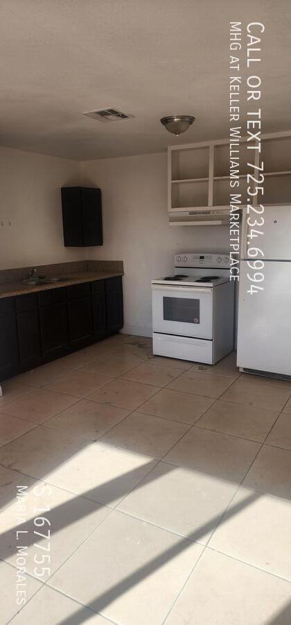 Building Photo - 2121 N Carroll St