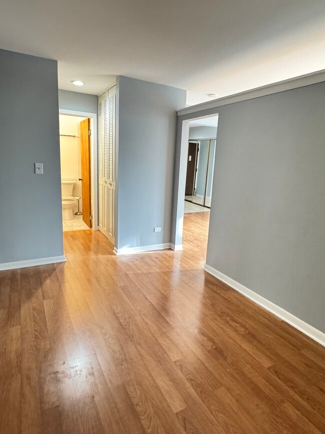 Building Photo - 1960 Cherry Ln