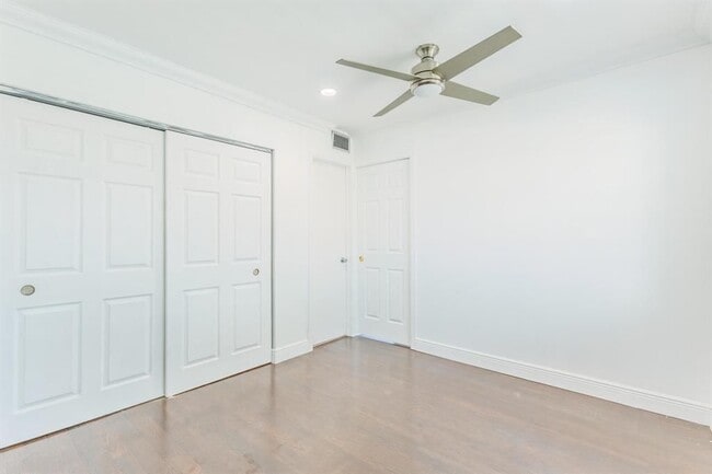 Building Photo - 3000 Sunrise Lakes Dr E