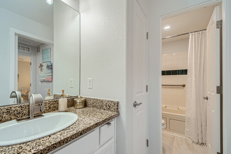 Second Floor Bathroom - 7343 Lowell Blvd
