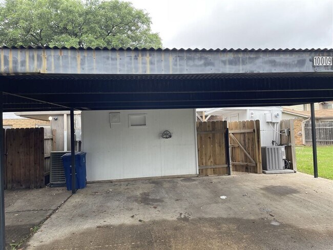 Building Photo - Updated Townhome for lease | 10009 Smither...
