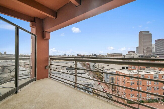 Building Photo - $1,750.00 - 1 Bedroom, 1 Bathroom, Condo in Denver with Cozy Balcony!