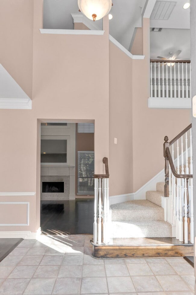 Building Photo - "Beautiful 4-Bedroom Home with Expansive D...