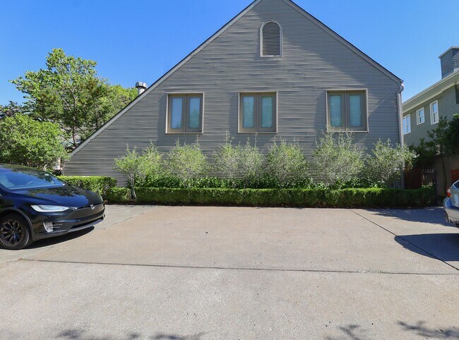 Primary Photo - 1 Bed | 1.5 Bath Near Downtown Tulsa!