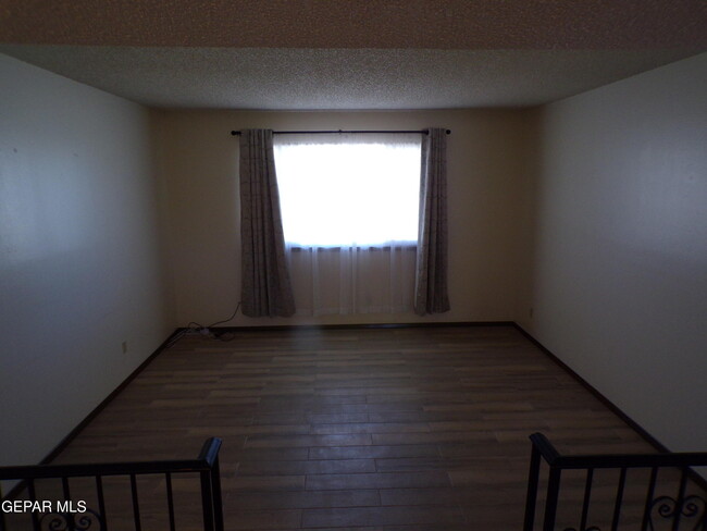 Building Photo - 4699 Round Rock Dr
