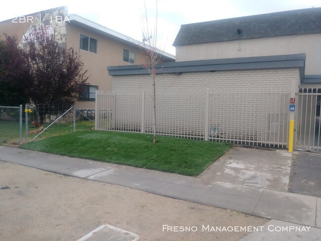 Building Photo - 5280 N 6th St