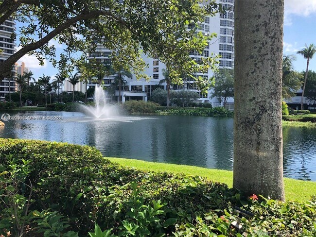 Building Photo - 3530 Mystic Pointe Dr