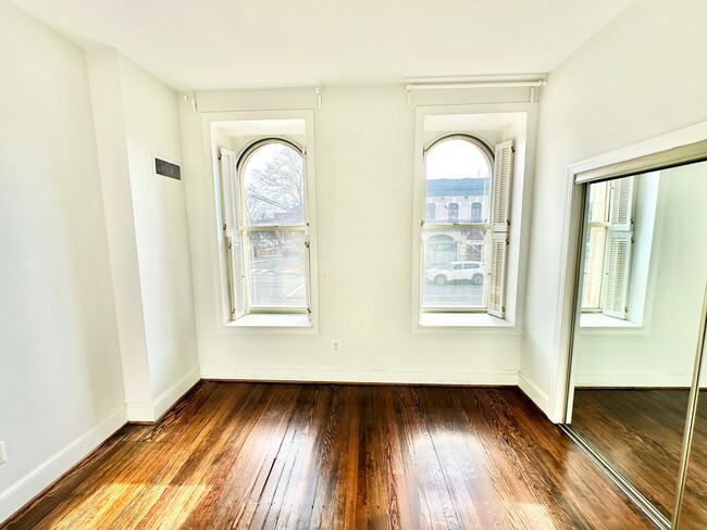 Building Photo - Beautiful Balfour Historic 1 Bedroom Condo 16th & U Street