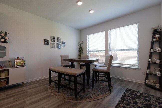 Building Photo - 2332 Giona Pl