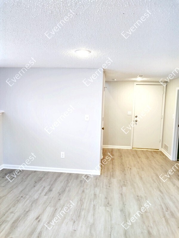 Building Photo - 4 Bed/2 Bath Home with Garage / Pet-Friendly / Coming Soon!